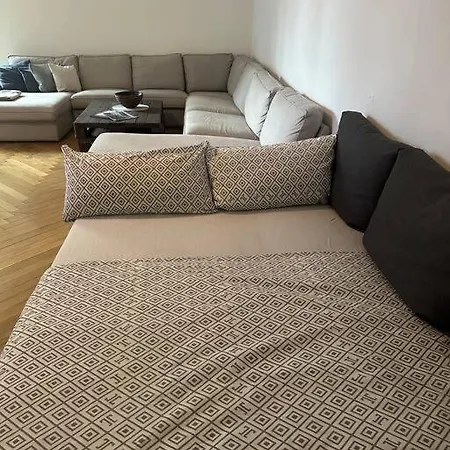 Grosses Am Kudamm Apartment *
