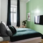 Grosses Am Kudamm Appartement *