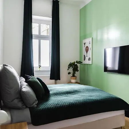 Grosses Am Kudamm Appartement *