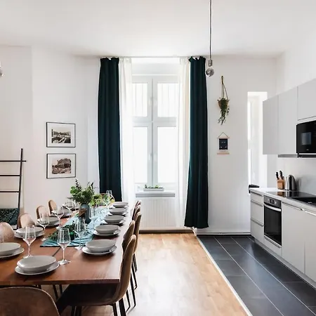 Grosses Am Kudamm Daire *