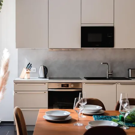 Grosses Am Kudamm Lägenhet